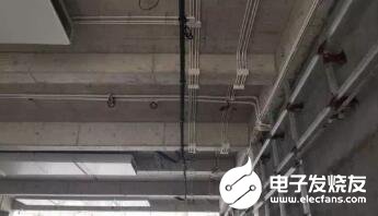 锯管时,人必须站稳,手腕不颤动,出现马蹄口时,可用板锉锉平