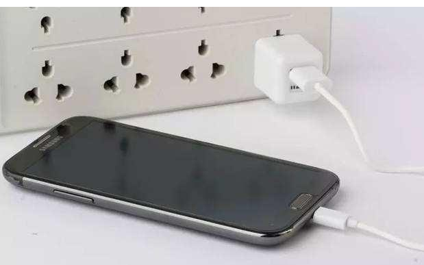 手機徹夜充電對手機到底有沒有影響