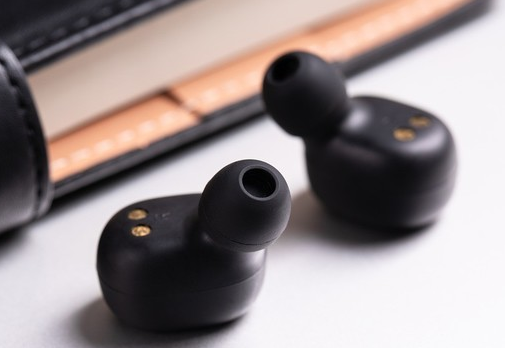 高通推出了一款采用aptX Voice技术设计的...