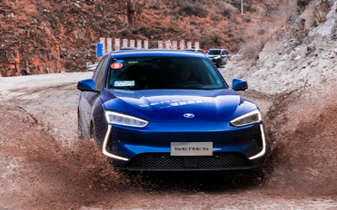 SERES发布首款电动汽车SF5,搭载92kWh...