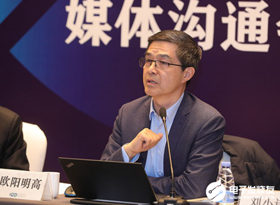 新能源汽车产业呈现出四大特征 预计2035年后纯...