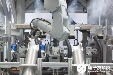 苹果让机器人做回收 每小时能拆解200台手机