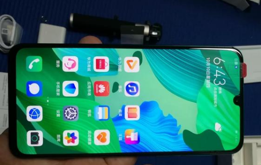 华为的新机很给力,麒麟980+8G运存+40W快充+屏幕指纹