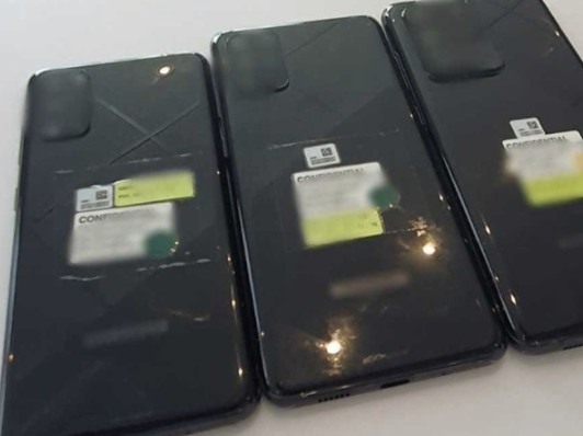 三星Galaxy S20全系手机真机照曝光,摄像...