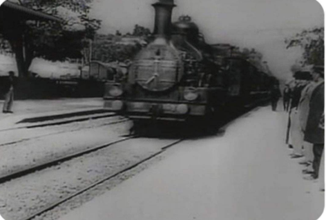 利用神经网络让《火车进站》这部1896年上映的电...