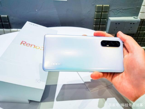 OPPO Reno3系列拒绝板砖机,轻薄机身真的...