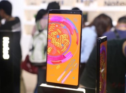 三星在印度建立智能手机显示屏工厂,将于今年本身投...