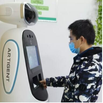 “防疫”有法宝——人工智能机器人来帮教