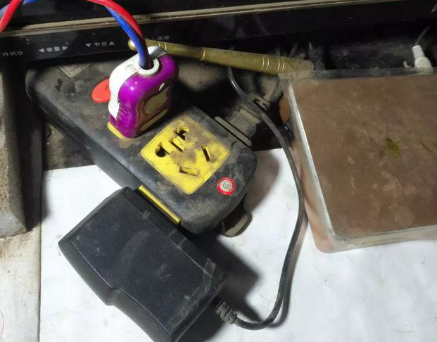 電源適配器不接負載沒有電壓的原因及解決方法