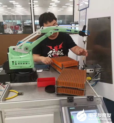 机器人“用工”成本在降低 自动化生产正在引起更多行业的关注