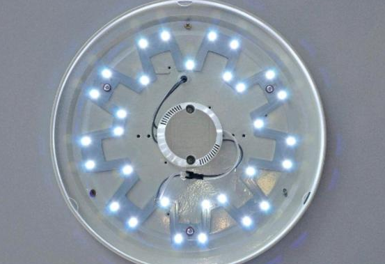 电路板在LED灯具上的作用