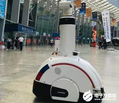 江苏首个5G防疫机器人投入使用 提升防疫检查工作...