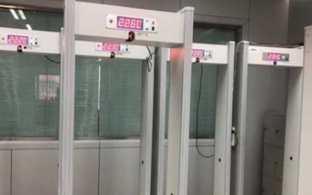 哈铁科研所自主研发了新型的门式测温仪