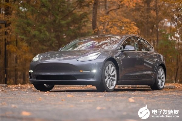 马斯克表示将完成对Autopilot核心基础代码...