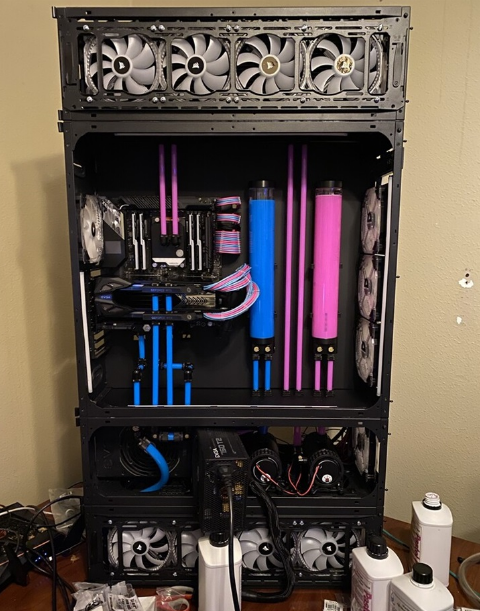 网友自己打造AMD线程撕裂者3990X主机,价值...