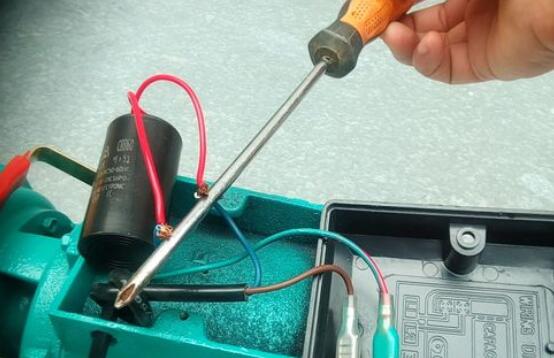 電動機電容壞了怎么換