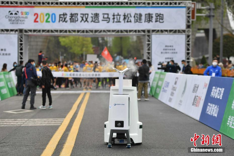 安泽5G消毒清洁机器人助力成都双遗马拉松健康跑!