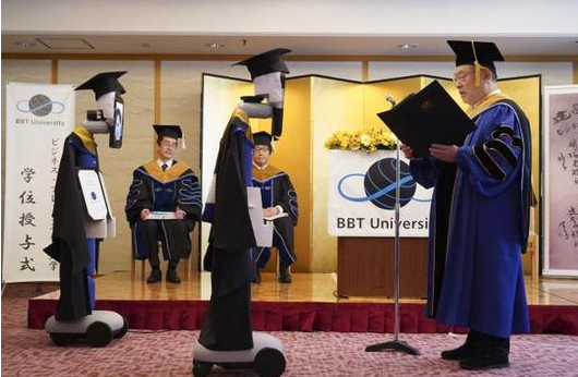 日本BBT大学正在采用机器人来领取毕业证