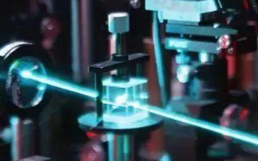 光泵浦操你啦日日操让强大的量子点激光器又向前迈进了一步