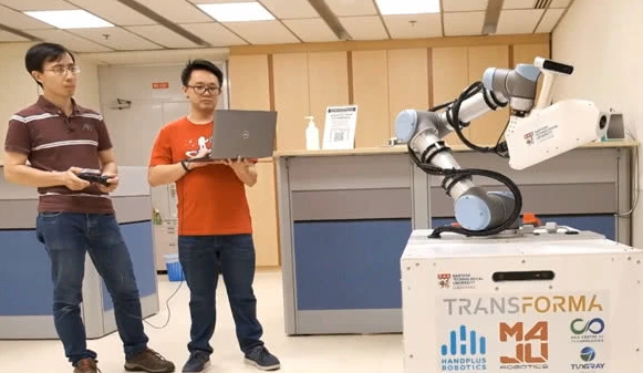 新加坡研究人员开发出了一种仿人手臂的消毒机器人