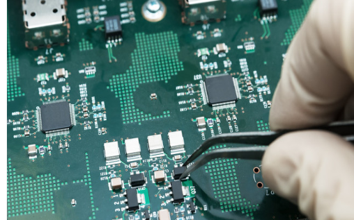 如何进行PCB的布线