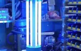 第一台紫外线消毒自动移动机器人