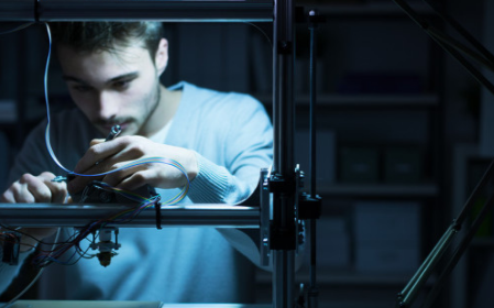 工程师利用3D打印机修复战机,性价比很高