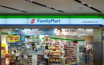 日本全家便利连锁店采用VR远程技术操纵机器人店员