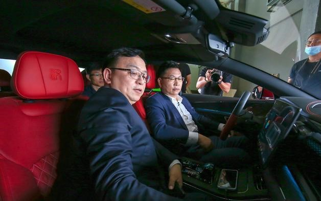 华为和比亚迪再度合作,新款 “汉”不一般:搭载HUAWEI HiCar与刀片电池