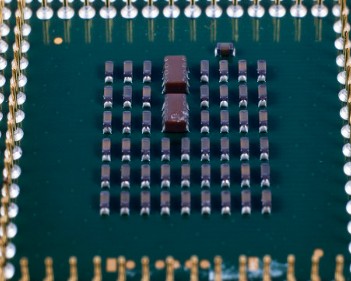 全球首个全天候透明智能眼镜解决方案
