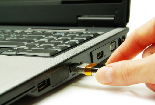 苹果、谷歌和HTC等决定通过USB-C端口移除该...