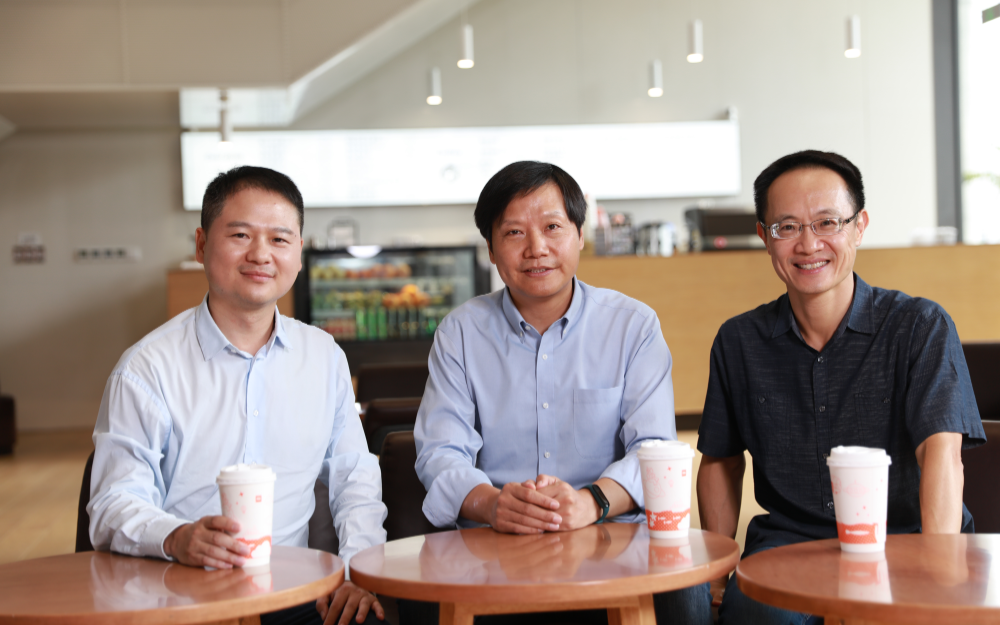 中兴通讯原副总裁曾学忠出任小米手机部总裁,向雷军...