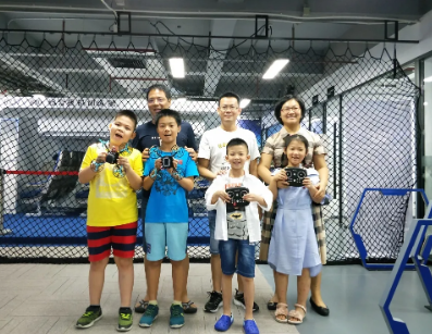 编程越来越受中小学重视 Makerfire 无人...