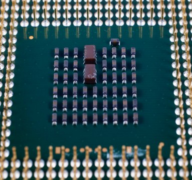 多核处理器内核IP得到了 SMIC 工艺下的流片...