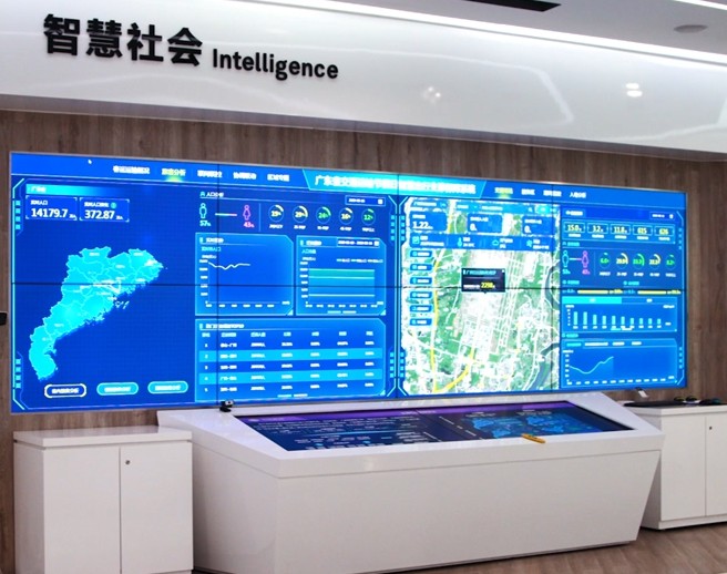 中国移动在智慧中台的构建上采取了哪四层架构?