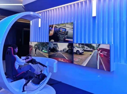 上海移动在5G全球创新港内展示5G远程驾驶应用测...