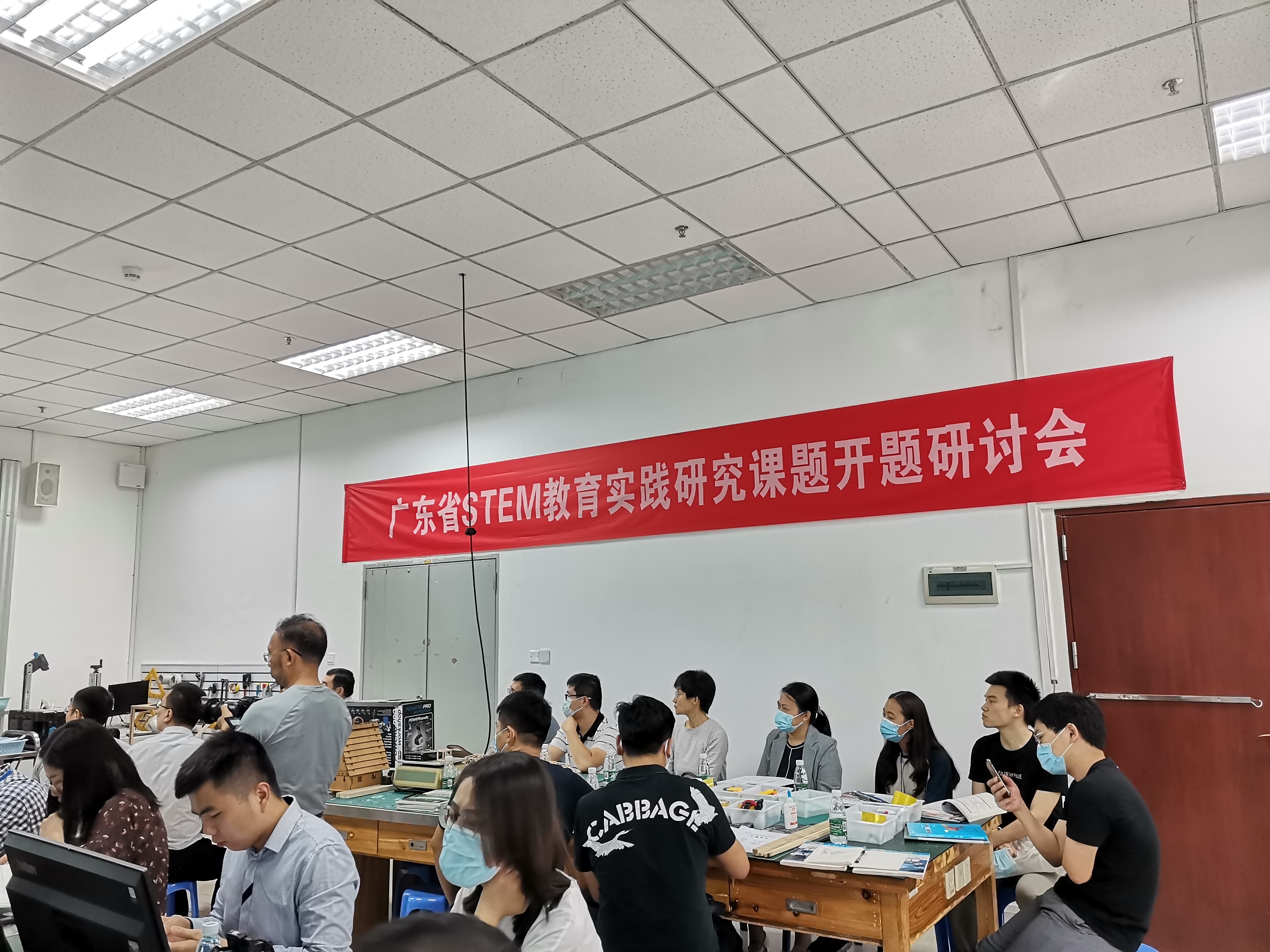 创客火营销和研发中心应邀前往深圳实验学校参与项目...