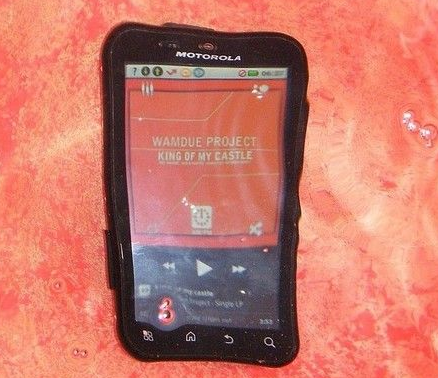 您知道大约十年前问世的第一款防水Android智...
