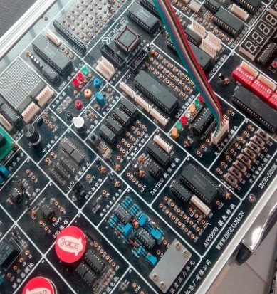 Microchip推出具备片上12位模数转换器的...