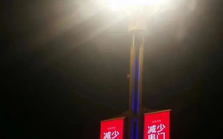山东济南济阳区开元大街悄然装上了“智慧路灯”