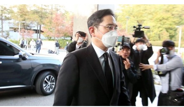为什么三星始终在智能手机领域与苹果相抗衡?