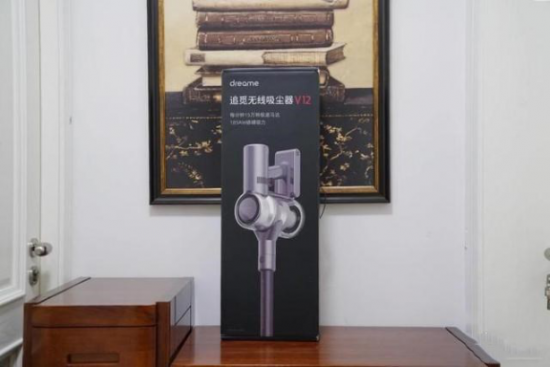 追觅科技V12无线吸尘器,搭载业界最快的高转速马...