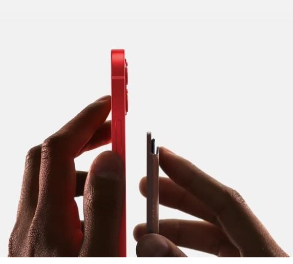 iPhone 12 的最大创新是支持 MagSa...