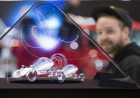 全息影像技术的发展史3d全息投影的技术原理