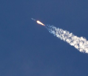 spacex原型火箭着陆数分钟后爆炸