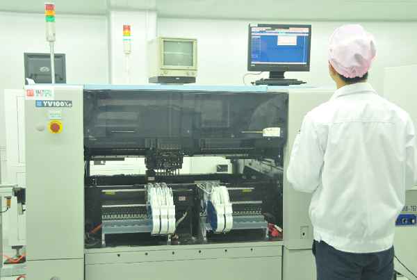 贴片机是一种用来实现高速、高精度地放元件的设备