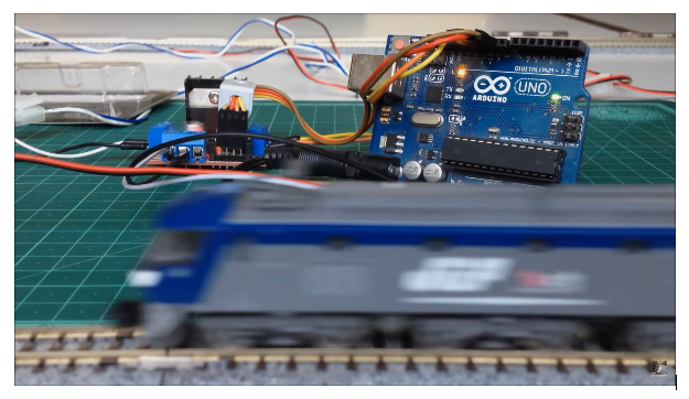 一种采用微控制器的自动模型铁路布局项目