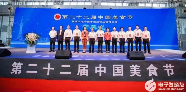 普渡机器人亮相第二十二届中国美食节成为全场焦点