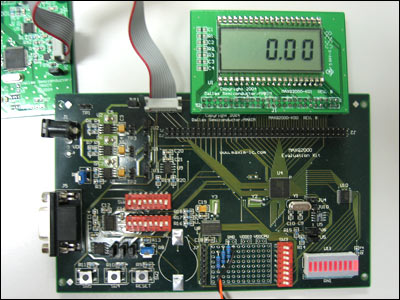 如何将MAXQ2000用作电压表