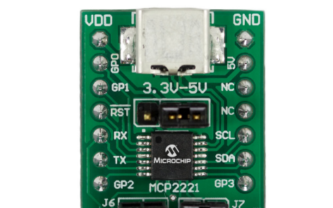 如何使用MCP2221转接模块作为开发工具在目标板上仿真和调试固件